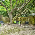 Beachy Isle Of Palms Home 1 Block To Coast!