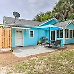 Beachy Isle Of Palms Home 1 Block To Coast!