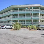 Isle Of Palms Beachfront Condo With Balcony And Pool!
