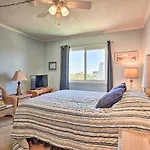 Isle Of Palms Condo With Pool Access Walk To Beach!