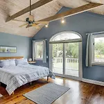 Under The Oaks - Island Living At Its Best