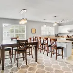 Palm Boulevard 2403 - Upstairs