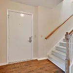 12D Mariners Walk