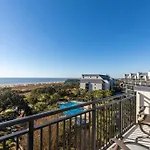 Shipwatch 418 - Luxury Oceanfront Penthouse In Isle Of Palms