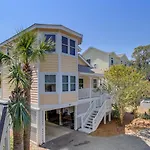 72 Pelican Bay Avantstay Community Pool Decks