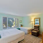 4B Seagrove Villa