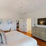 13 Yacht Harbor