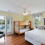 8 53Rd Avenue