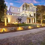 2905 Palm Blvd