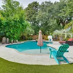 Walk To Beach Gem With Pool And Spa In Isle Of Palms!