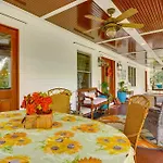 Walk To Beach Gem With Pool And Spa In Isle Of Palms!