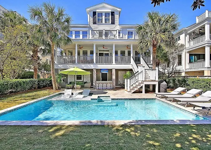 Backyard Oasis- Steps 2 Beach, Private Pool & Bar, Sleeps 16, 7 Bedrooms 5 And A Half Bathrooms \