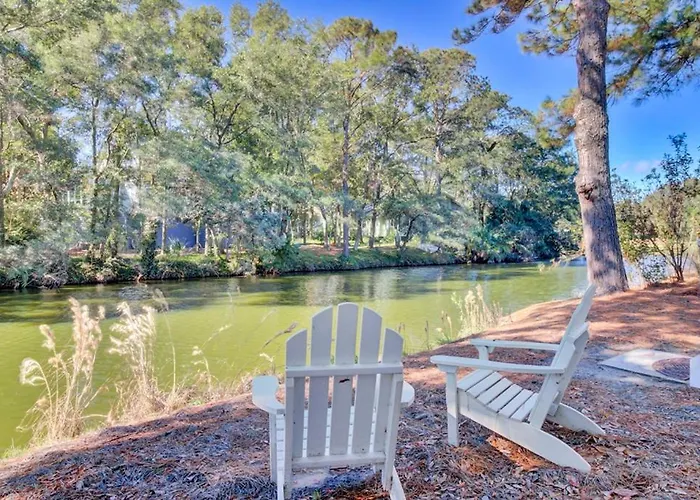 Lake Village Cottage 18