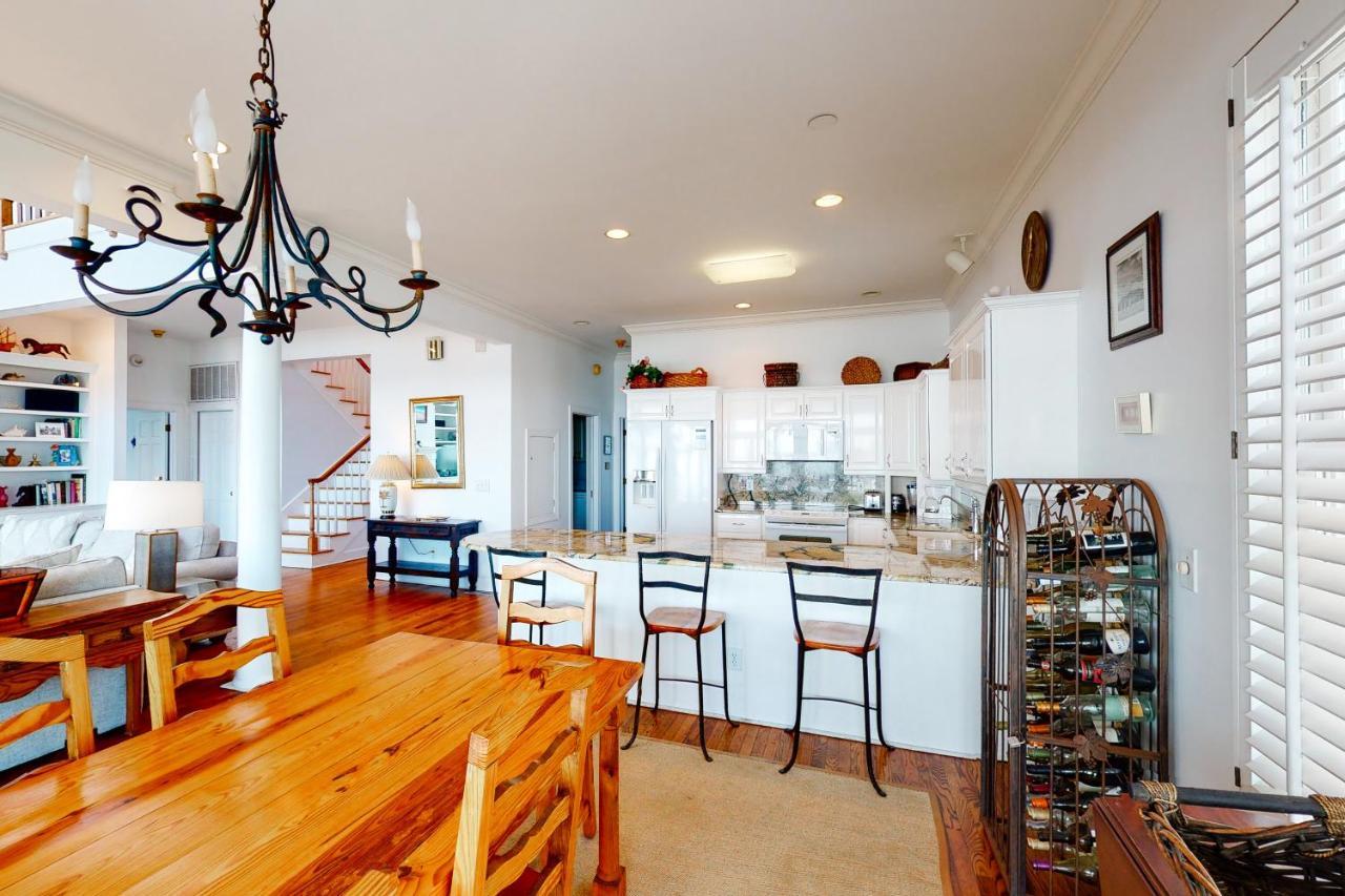 Ocean Boulevard 802 *