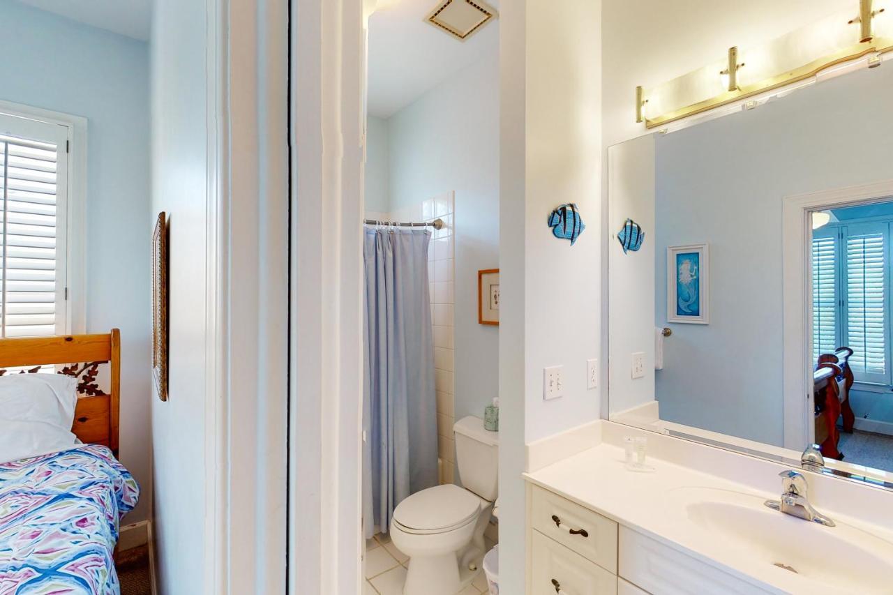 Ocean Boulevard 802 *