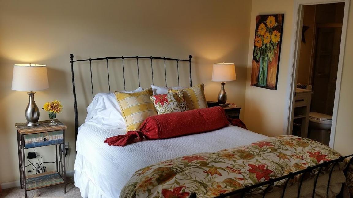 Elegant 3 Bedroom 3 Ba Wild Dunes Gated With 2 Golf Courses, And Pool Isle of Palms