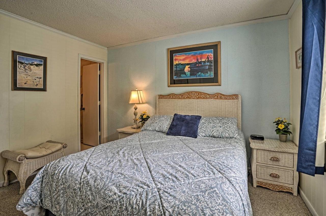 Coastal With Pool Access - Walk To Beach!