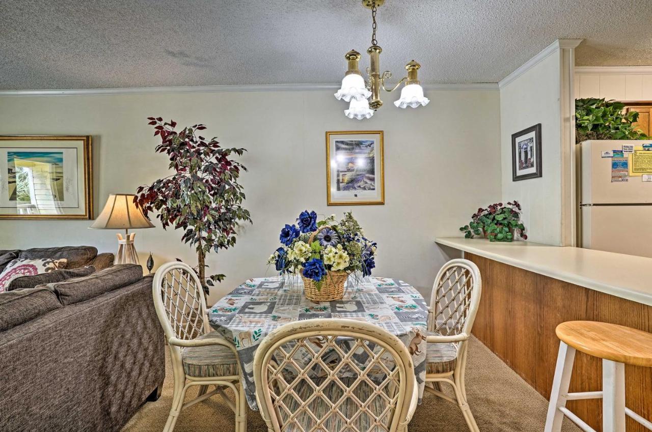 Coastal With Pool Access - Walk To Beach! Apartment *