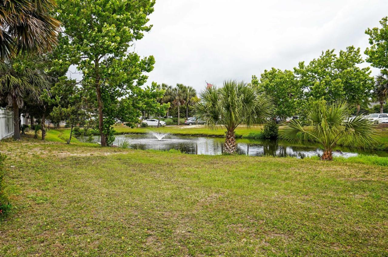 Apartment Coastal With Pool Access - Walk To Beach! *
