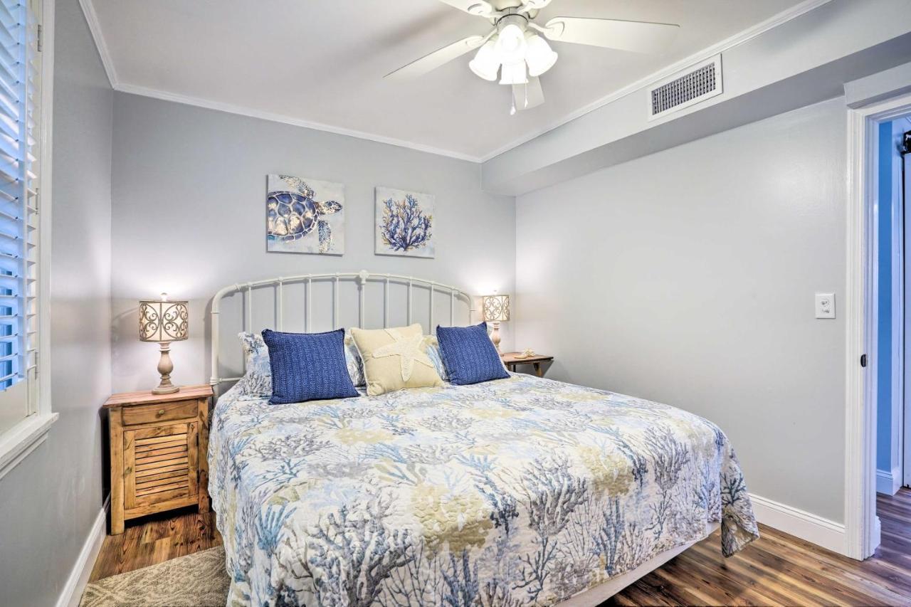 Beachy 1 Block To Coast! Holiday home *