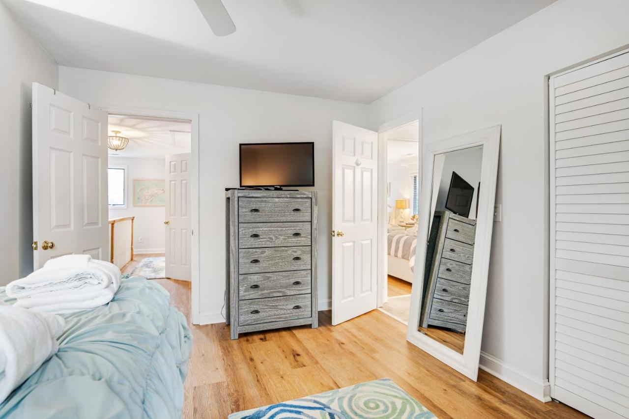 5 Edgewater Aly