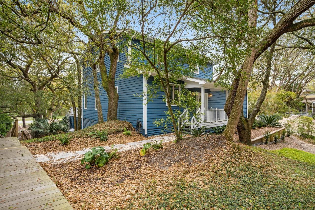 5 Edgewater Aly *