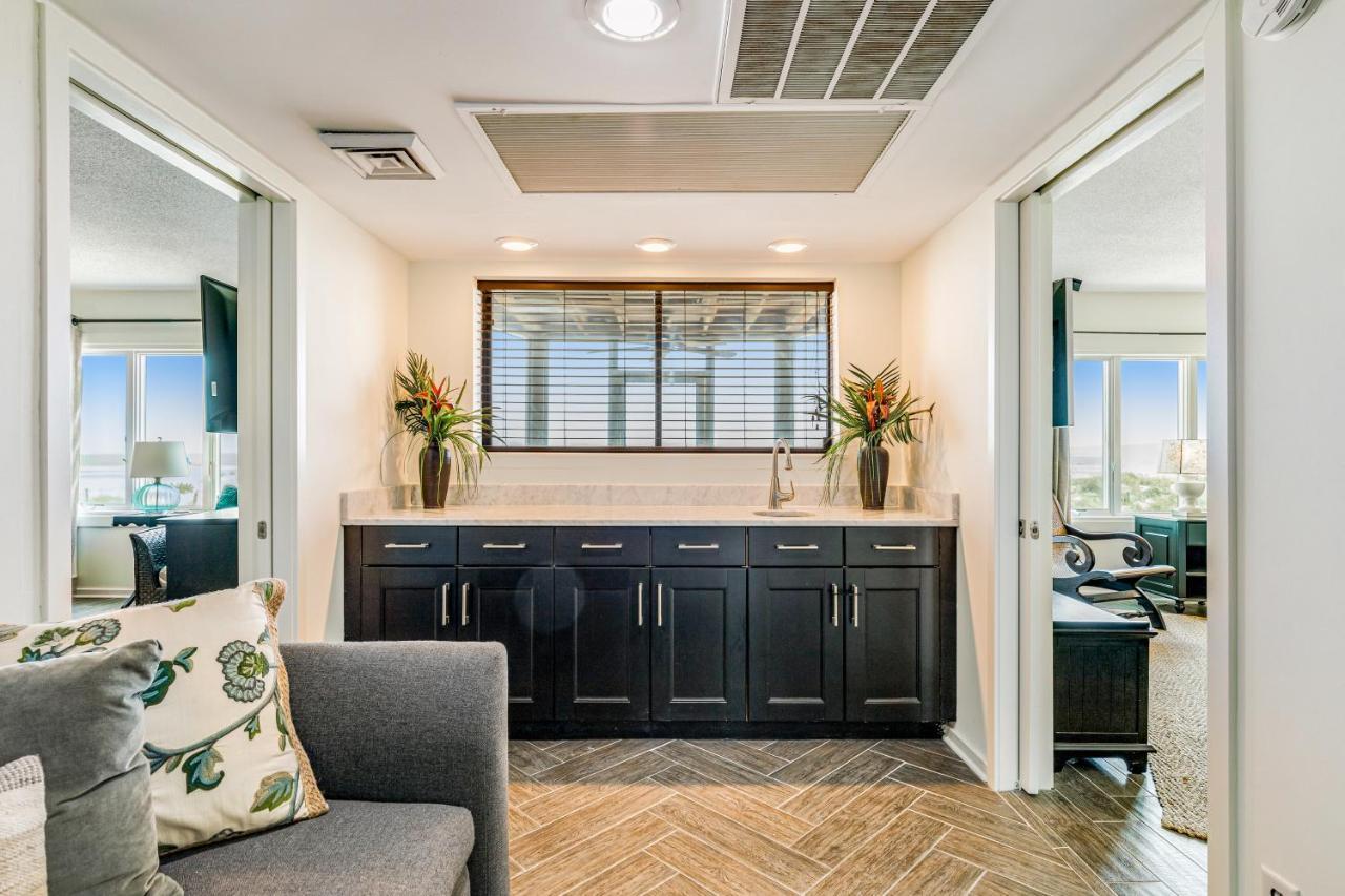 Port O'Call F-102 Villa