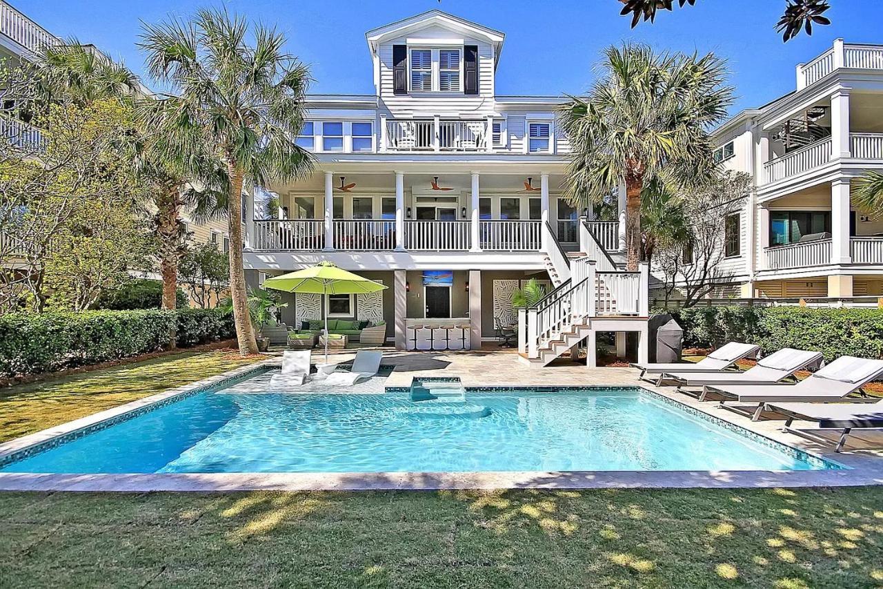 Backyard Oasis- Steps 2 Beach, Private Pool & Bar, Sleeps 16, 7 Bedrooms 5 And A Half Bathrooms 
