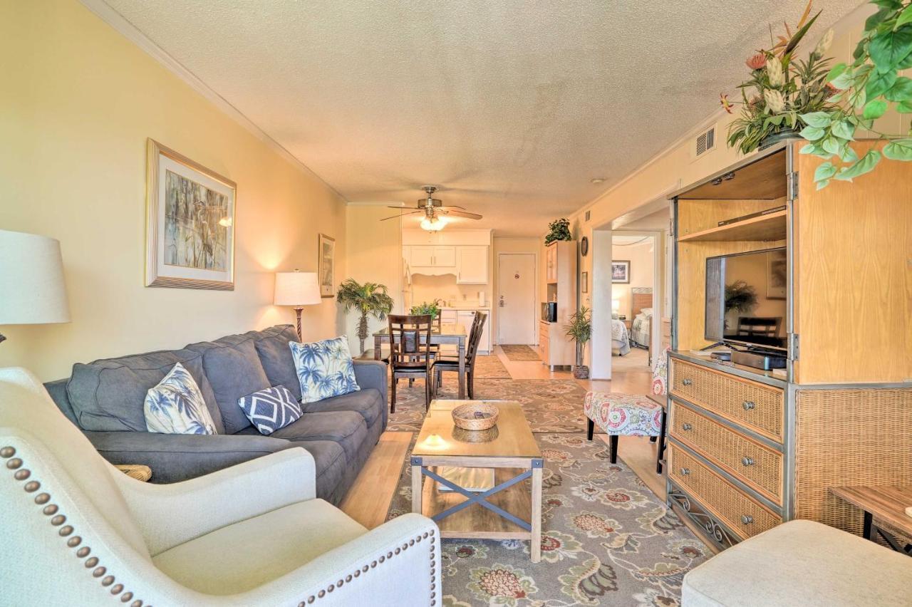 Apartment With Pool Access Walk To Beach!
