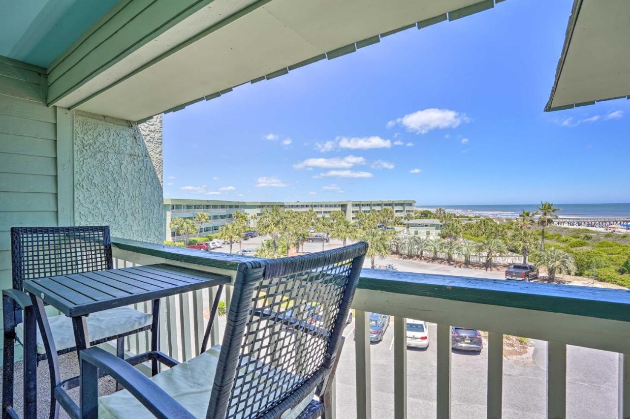 Apartment Beachfront With Balcony And Pool! *