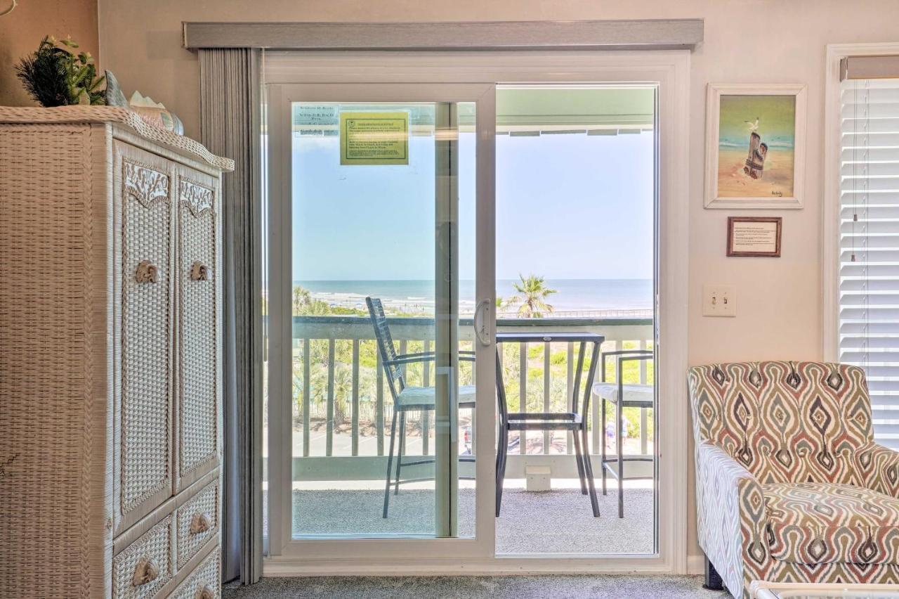 Beachfront With Balcony And Pool! Apartment *