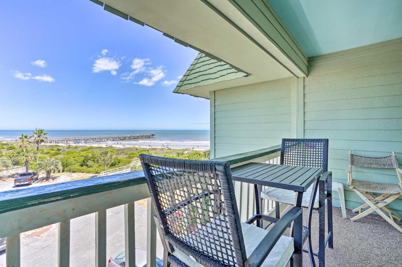 Apartment Beachfront With Balcony And Pool!