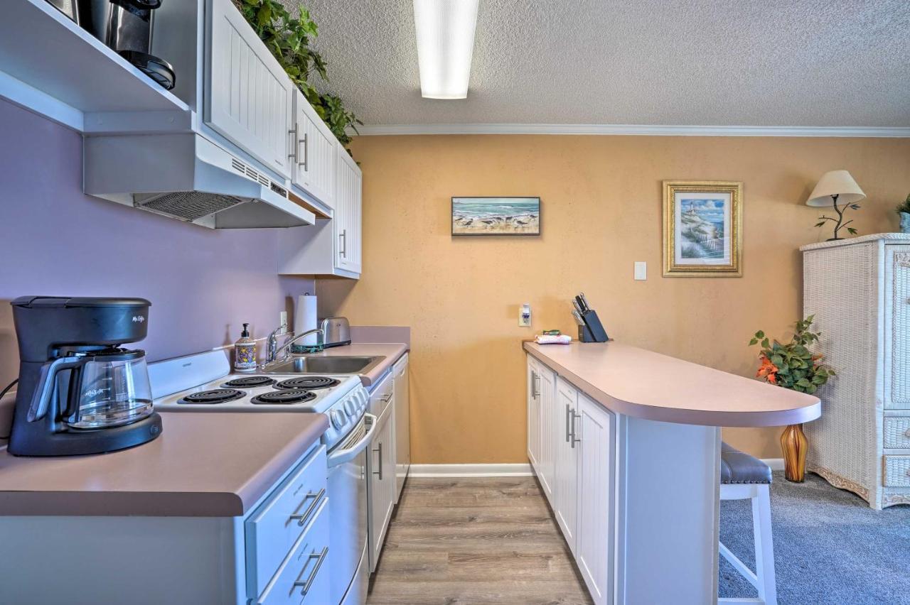 Apartment Beachfront With Balcony And Pool! Isle of Palms