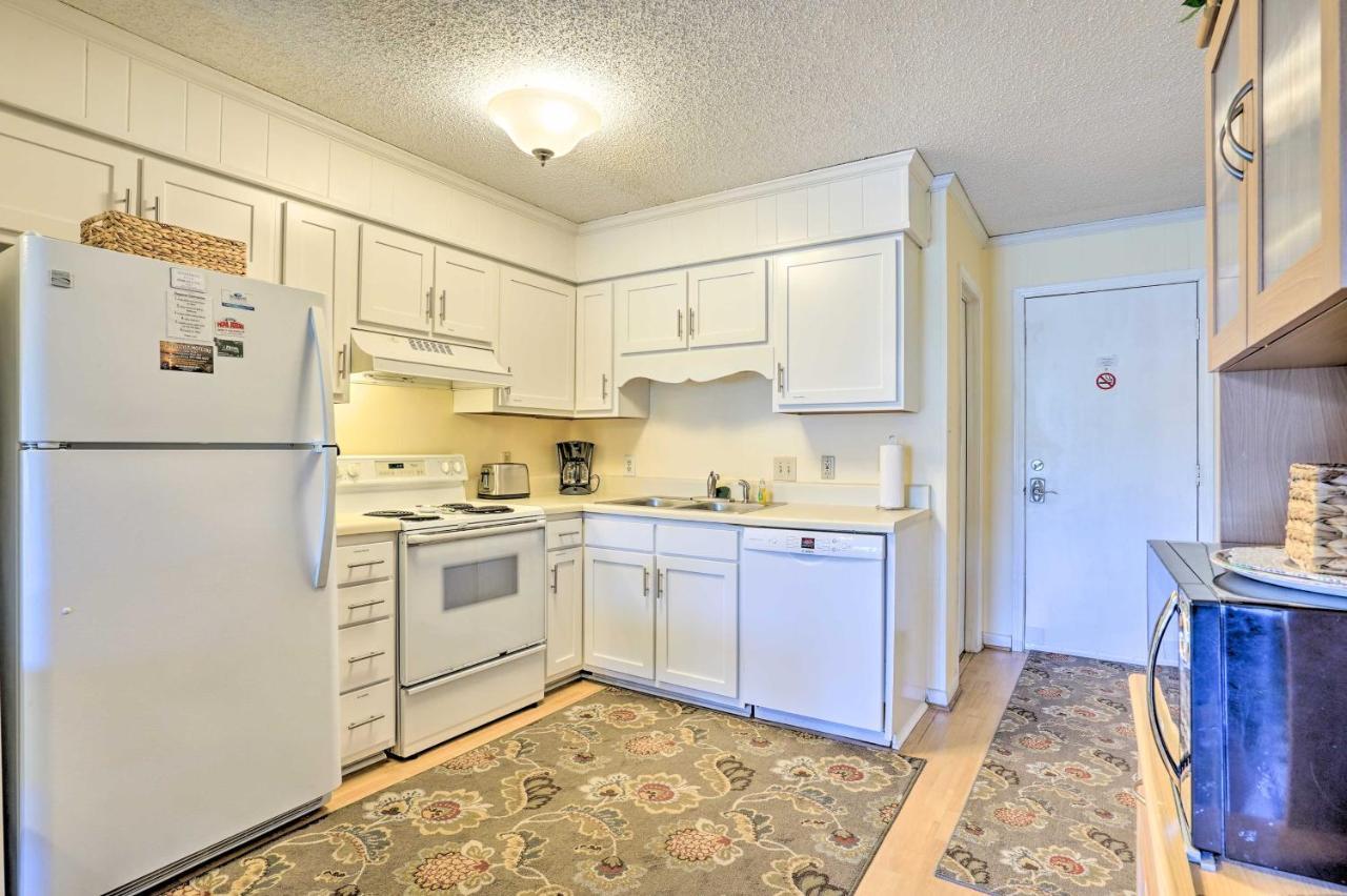 With Pool Access Walk To Beach! Isle of Palms