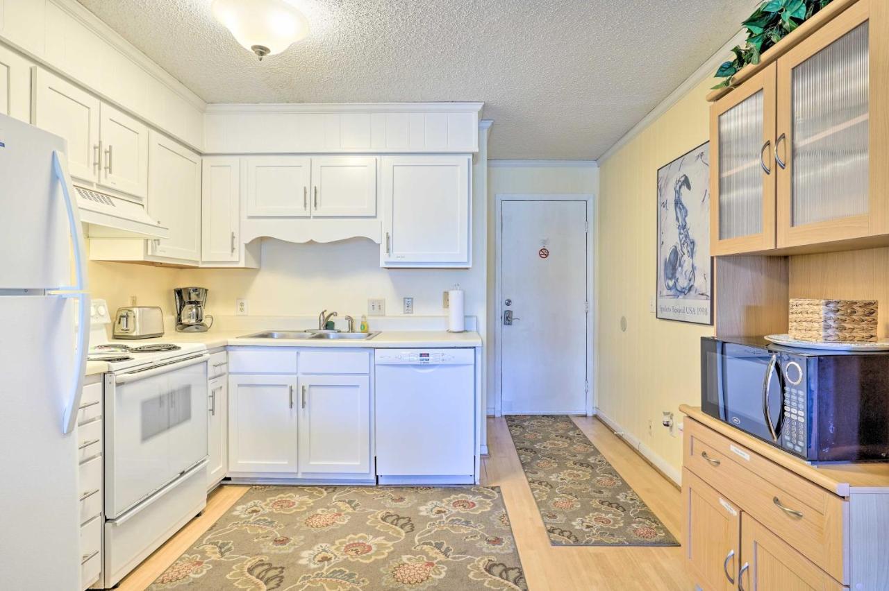With Pool Access Walk To Beach! Apartment *