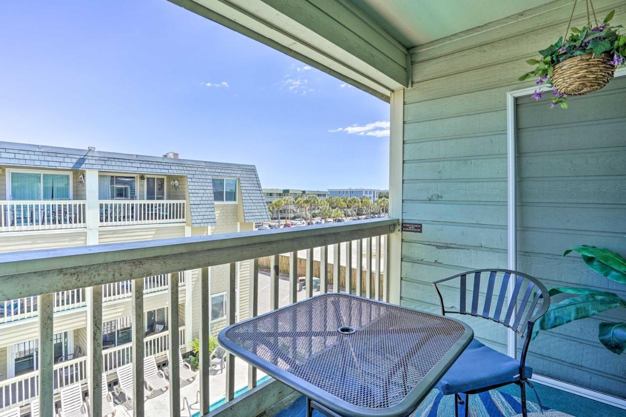 With Pool Access Walk To Beach! Apartment
