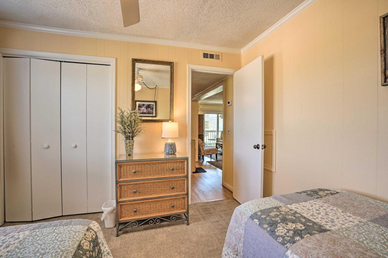 Apartment With Pool Access Walk To Beach! *