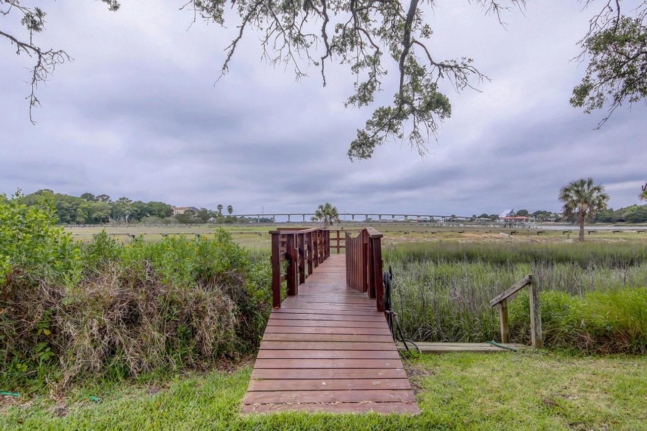 Under The Oaks - Island Living At Its *