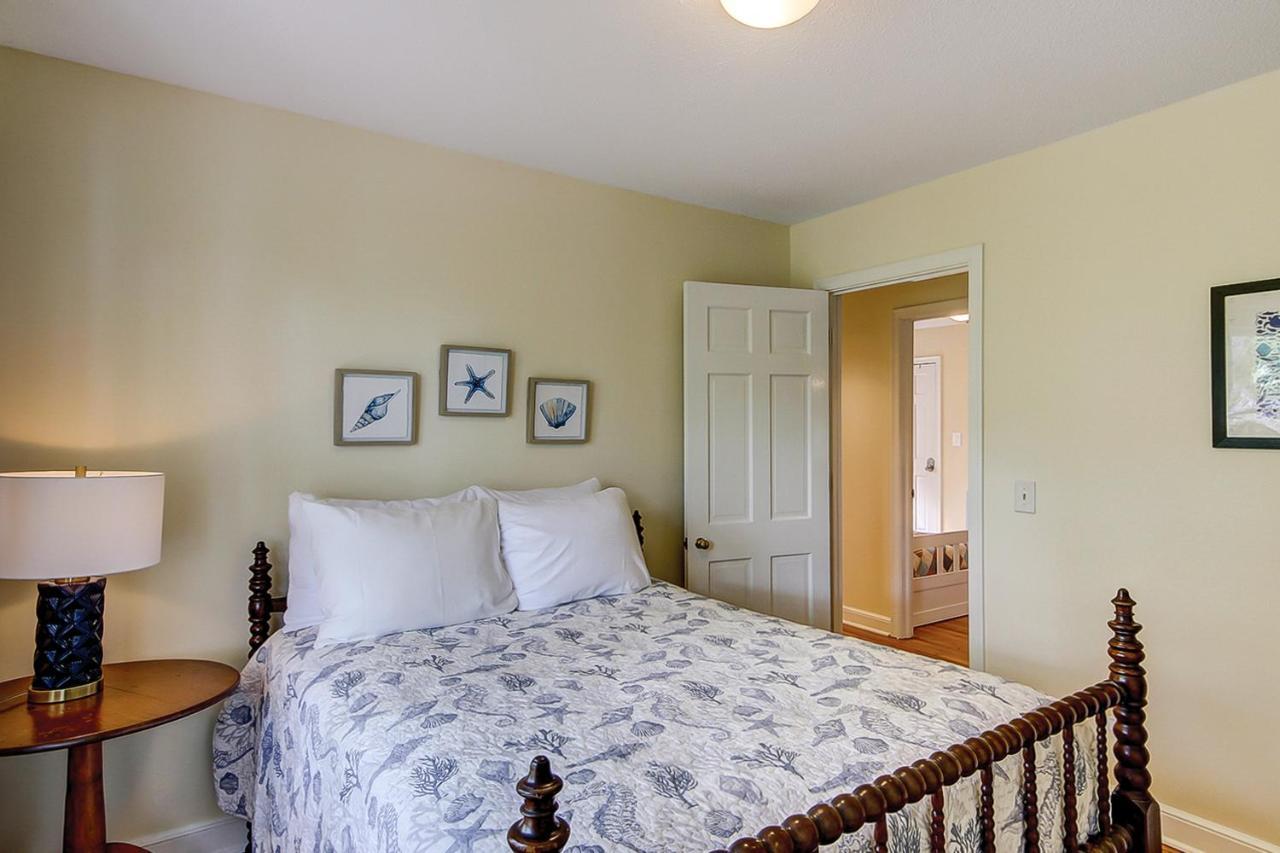 Under The Oaks - Island Living At Its Holiday home Isle of Palms