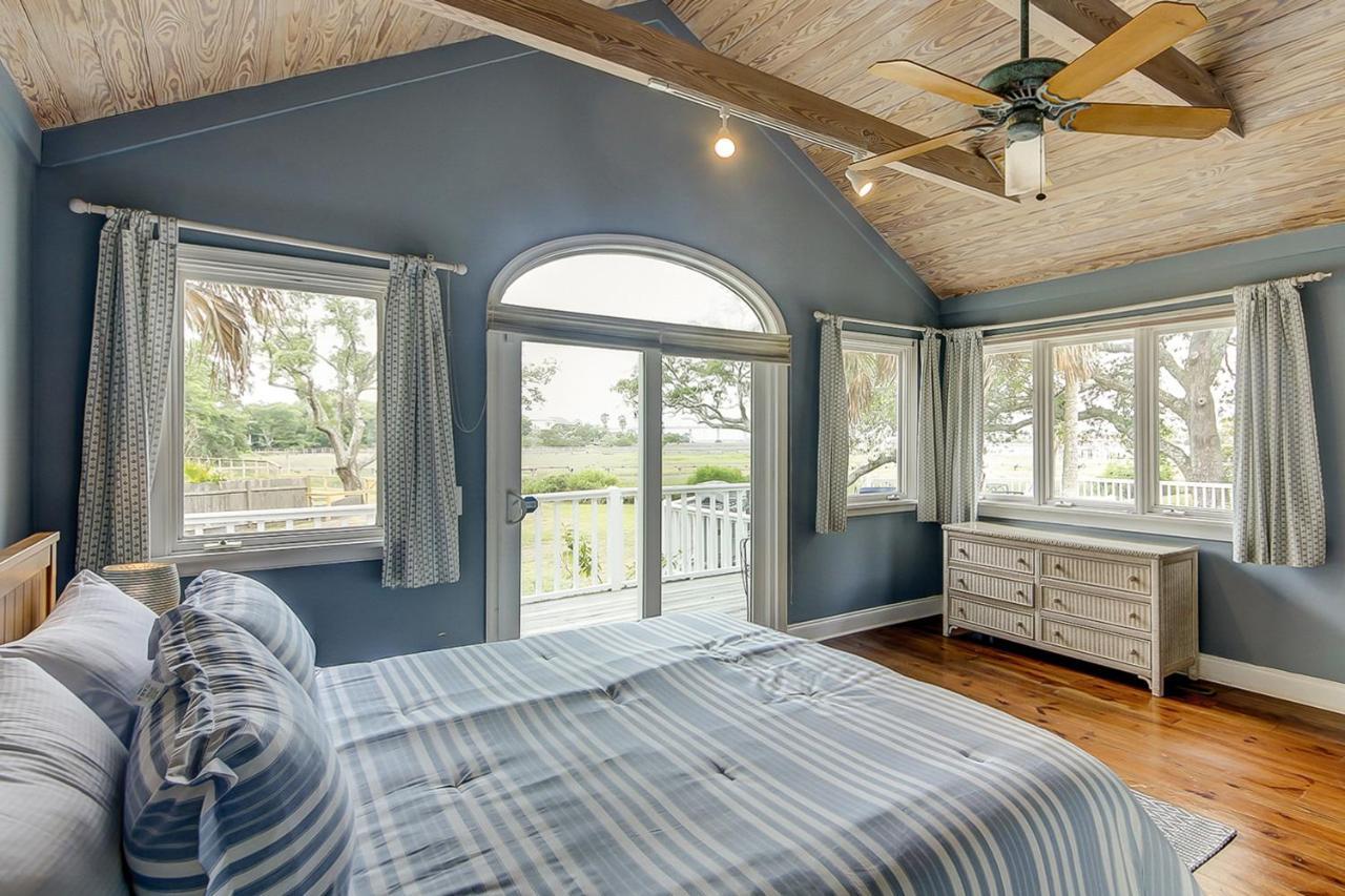 Under The Oaks - Island Living At Its Holiday home Isle of Palms