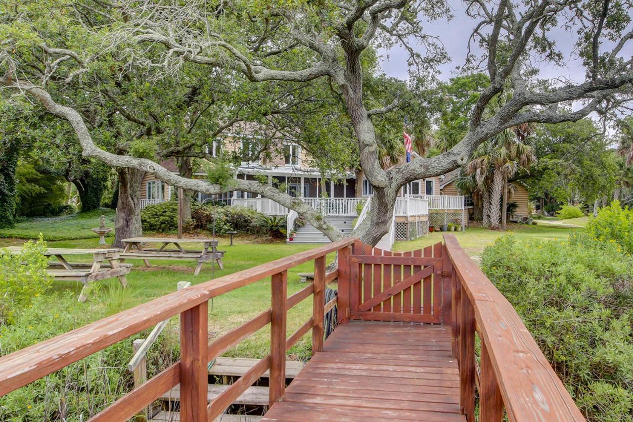 Under The Oaks - Island Living At Its Holiday home Isle of Palms