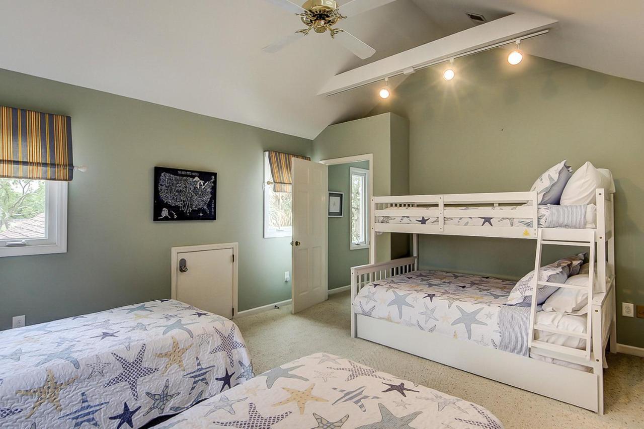 Under The Oaks - Island Living At Its