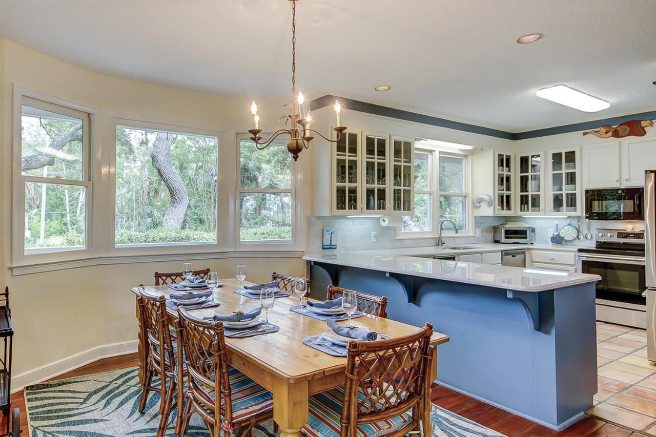 Holiday home Under The Oaks - Island Living At Its *