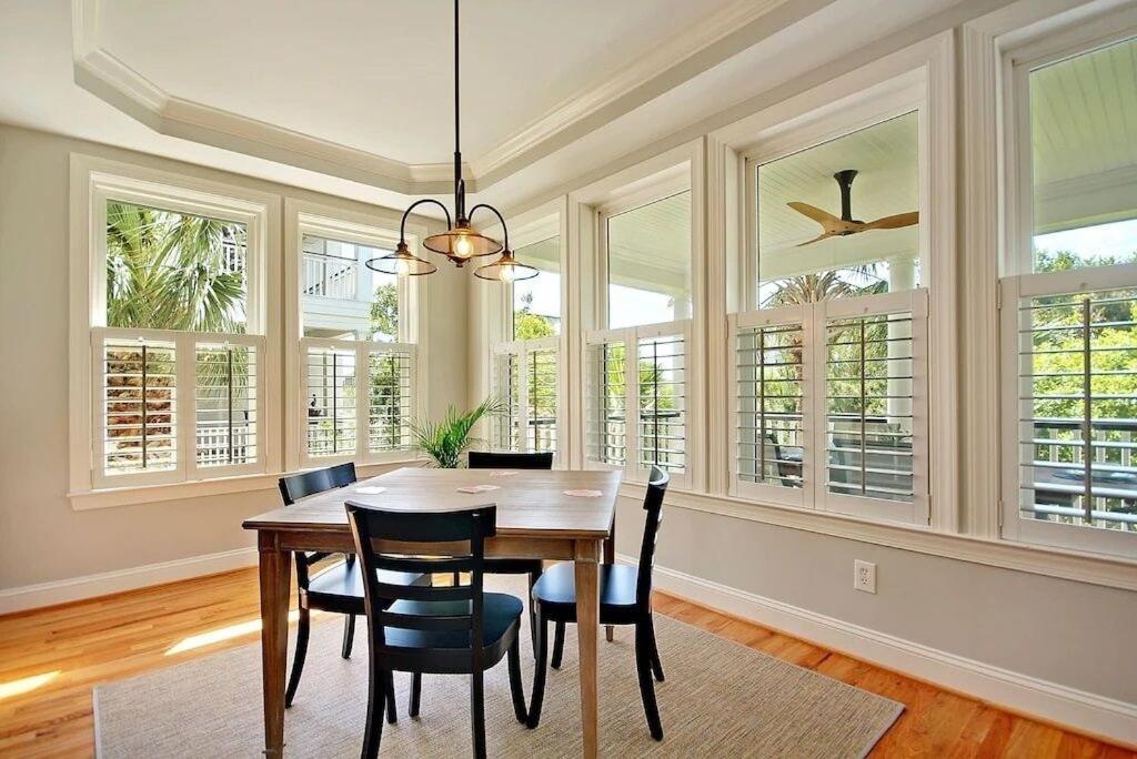 Backyard Oasis- Steps 2 Beach, Private Pool & Bar, Sleeps 16, 7 Bedrooms 5 And A Half Bathrooms 