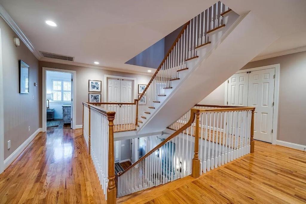 Backyard Oasis- Steps 2 Beach, Private Pool & Bar, Sleeps 16, 7 Bedrooms 5 And A Half Bathrooms 