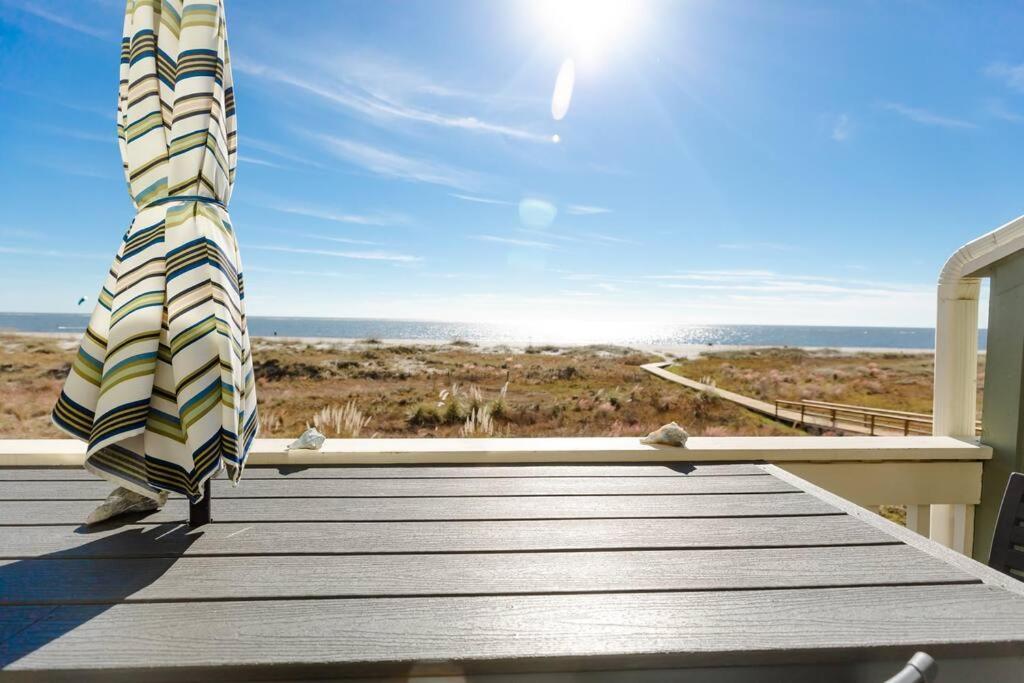 Apartment Mariner's Walk 12e - Modern Oceanfront Isle of Palms