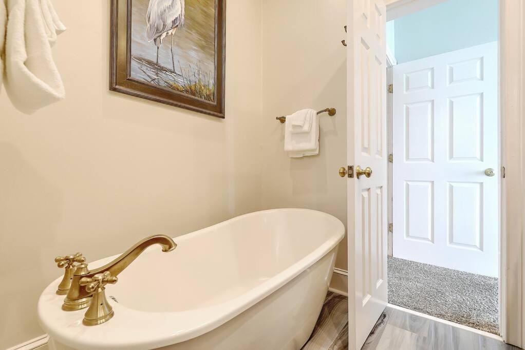 Grand Pavilion 15 - Oceanfront Home! Pool Pass *