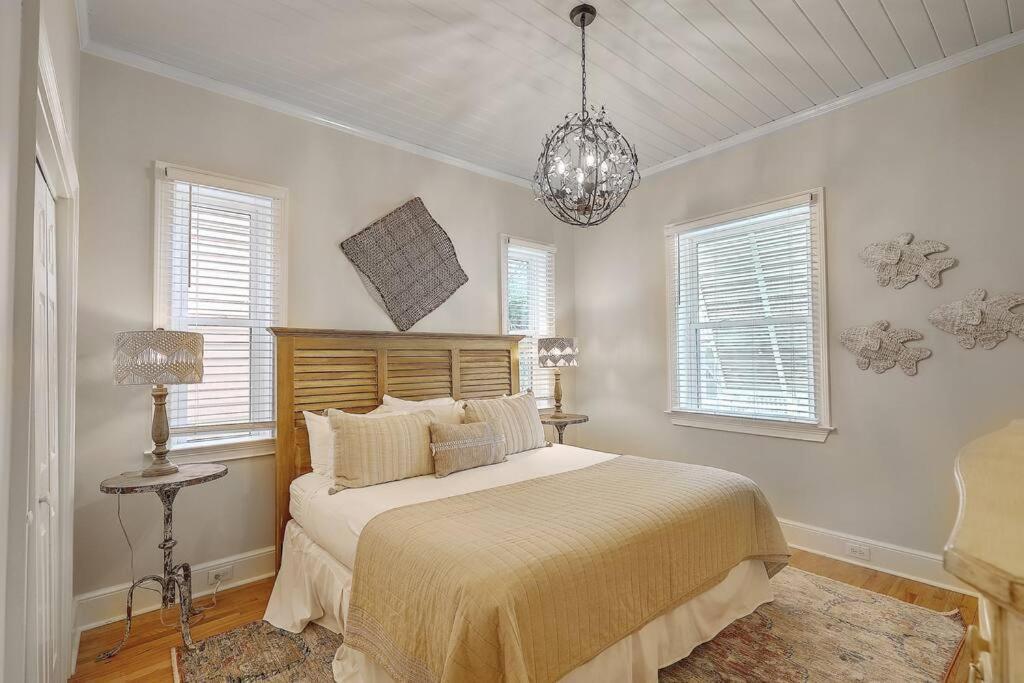 Holiday home Grand Pavilion 15 - Oceanfront Home! Pool Pass