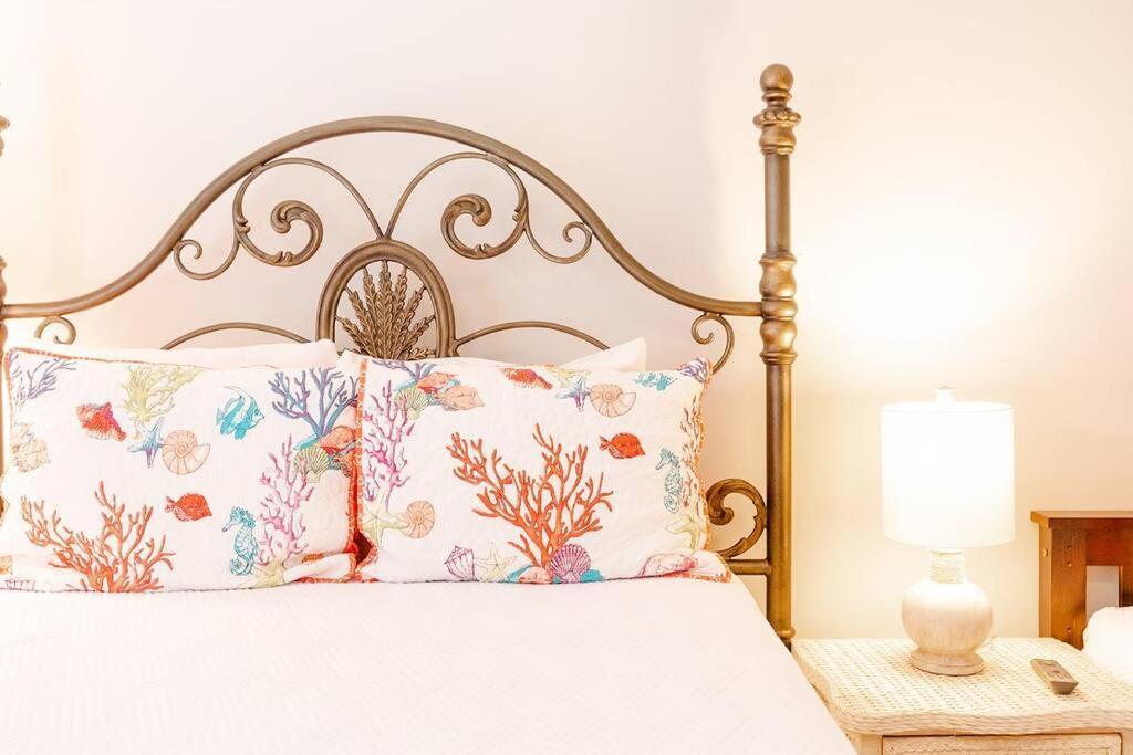 Apartment Club 32 - Newly Renovated! Direct Oceanfront