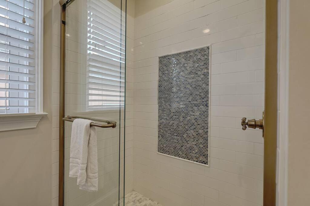 Grand Pavilion 15 - Oceanfront Home! Pool Pass